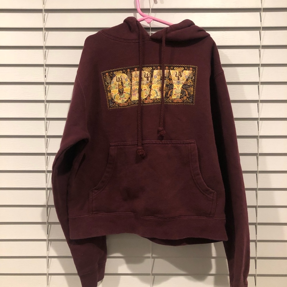 cute burgundy overt sweatshirt !!